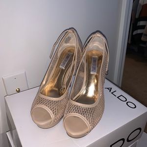 Jennifer Lopez high heels